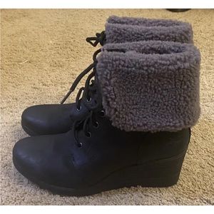 UGG Zia wedge Black Ankle Bootie Foldover Shearling Cuff 1008108 sz 8 waterproof